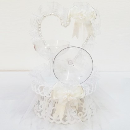 Сватбена фигурка - Чаши със сърце на подиум