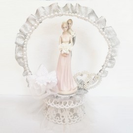 Сватбена фигурка - Керамична със сърце на подиум