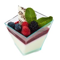 Чашки и малки подноси